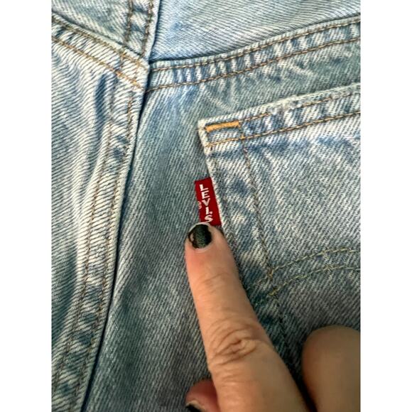 Levis 501 Shorts Womens 26 Premium Denim Distressed Button Fly Light Wash Blue - Picture 4 of 9